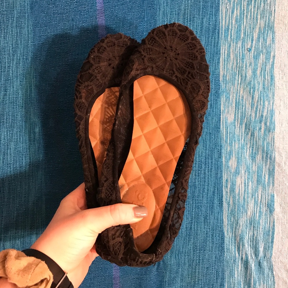 LACE SLIP ON FLATS